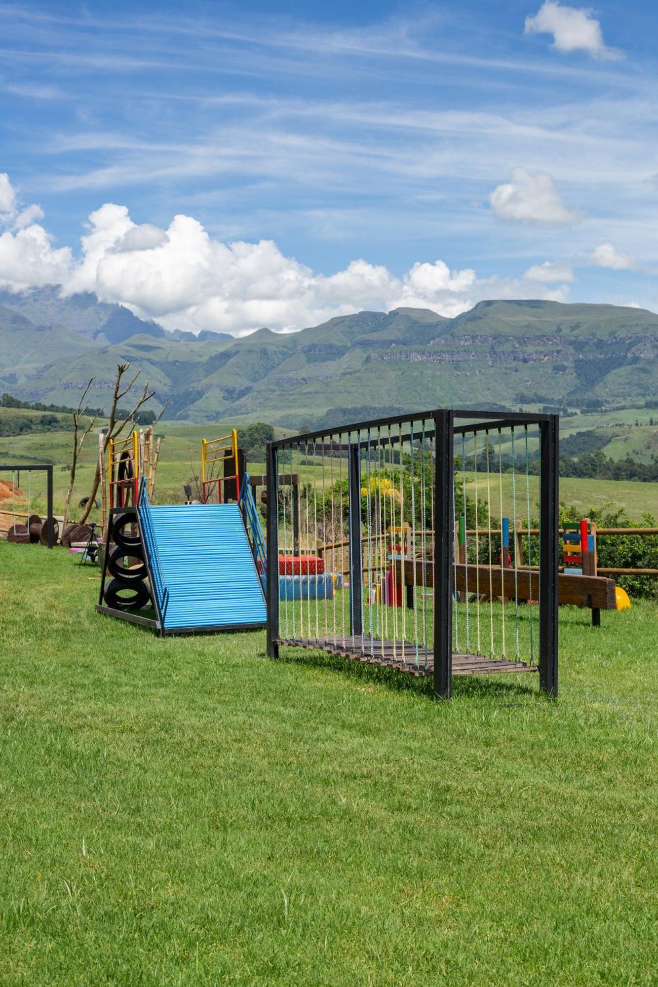 Dragonview Lodge Champagne Valley Bagian luar foto