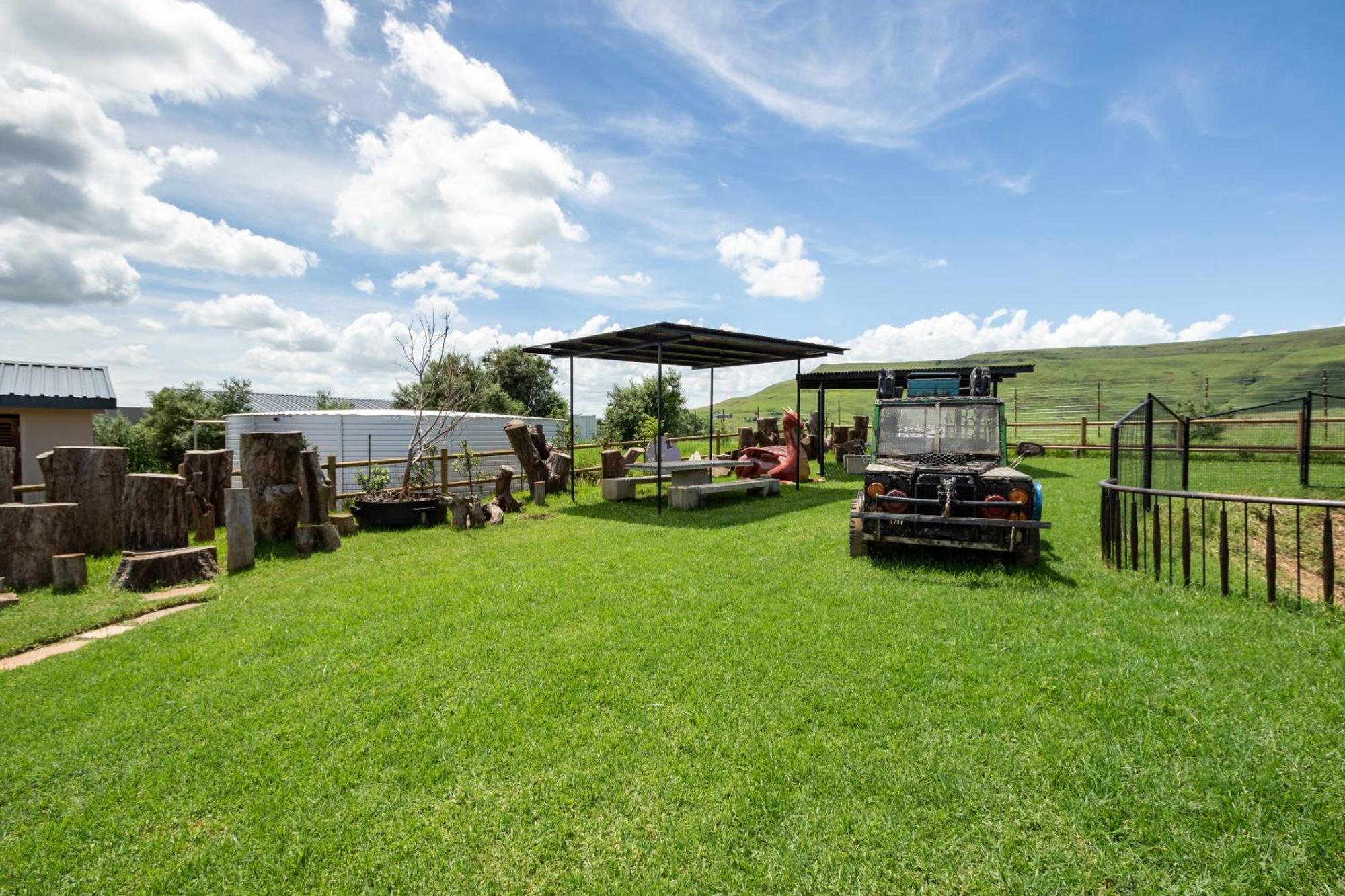 Dragonview Lodge Champagne Valley Bagian luar foto