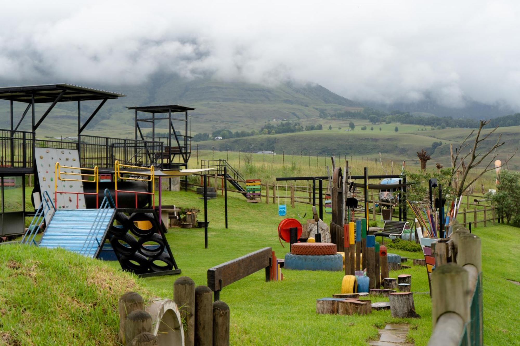 Dragonview Lodge Champagne Valley Bagian luar foto