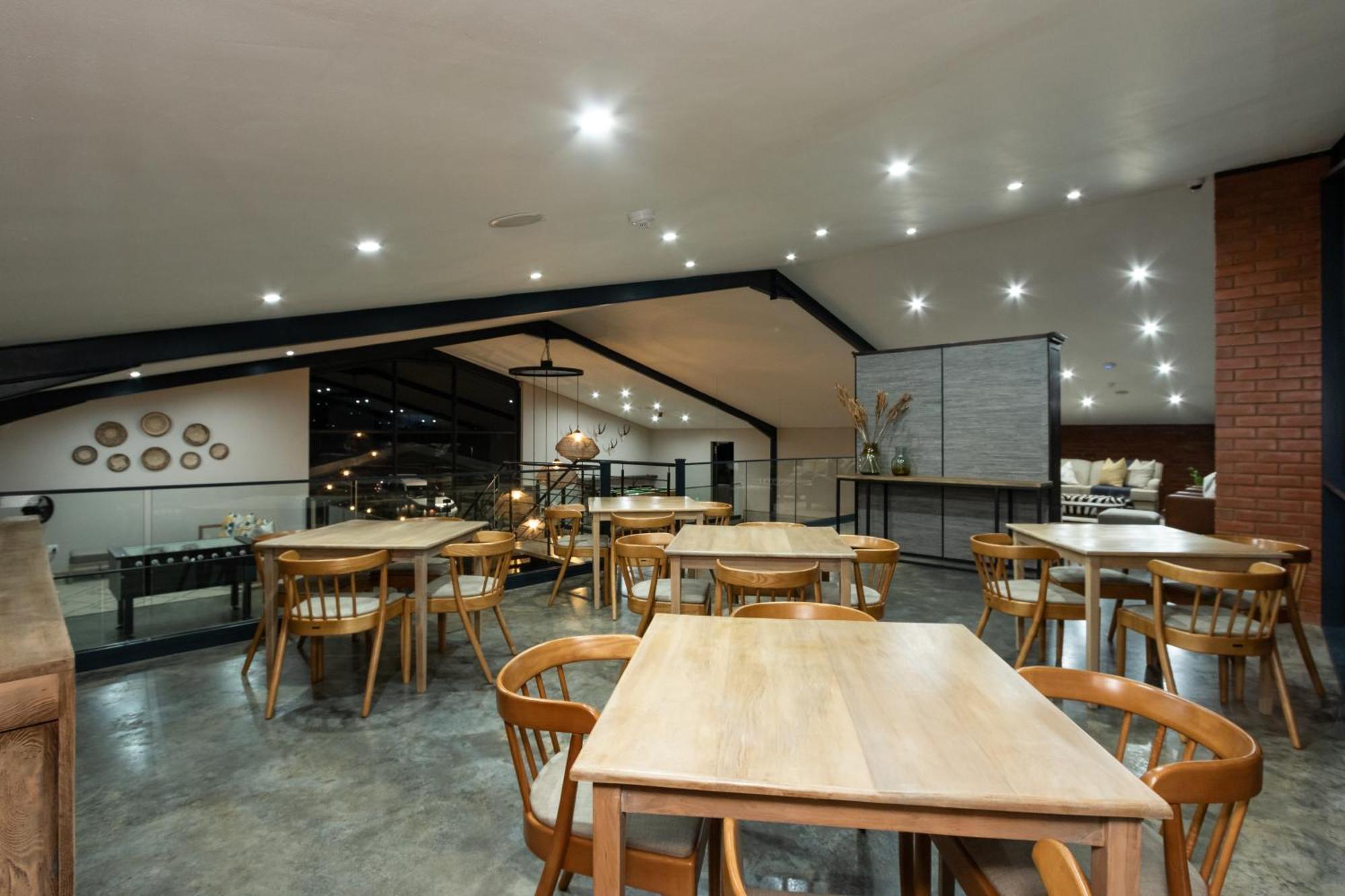 Dragonview Lodge Champagne Valley Bagian luar foto