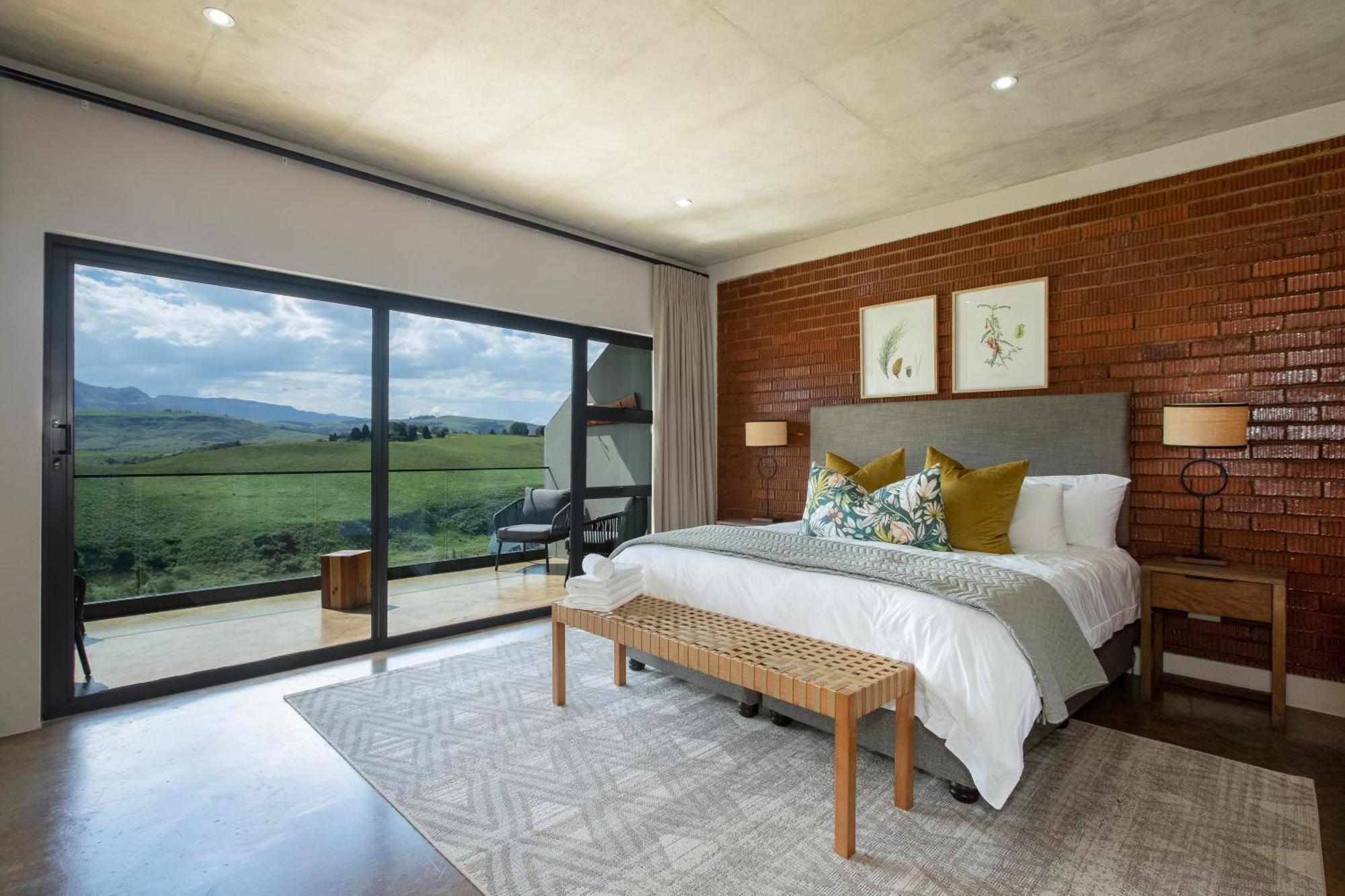 Dragonview Lodge Champagne Valley Bagian luar foto