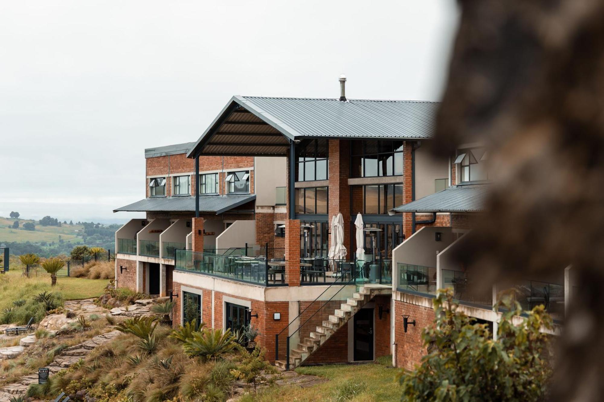 Dragonview Lodge Champagne Valley Bagian luar foto