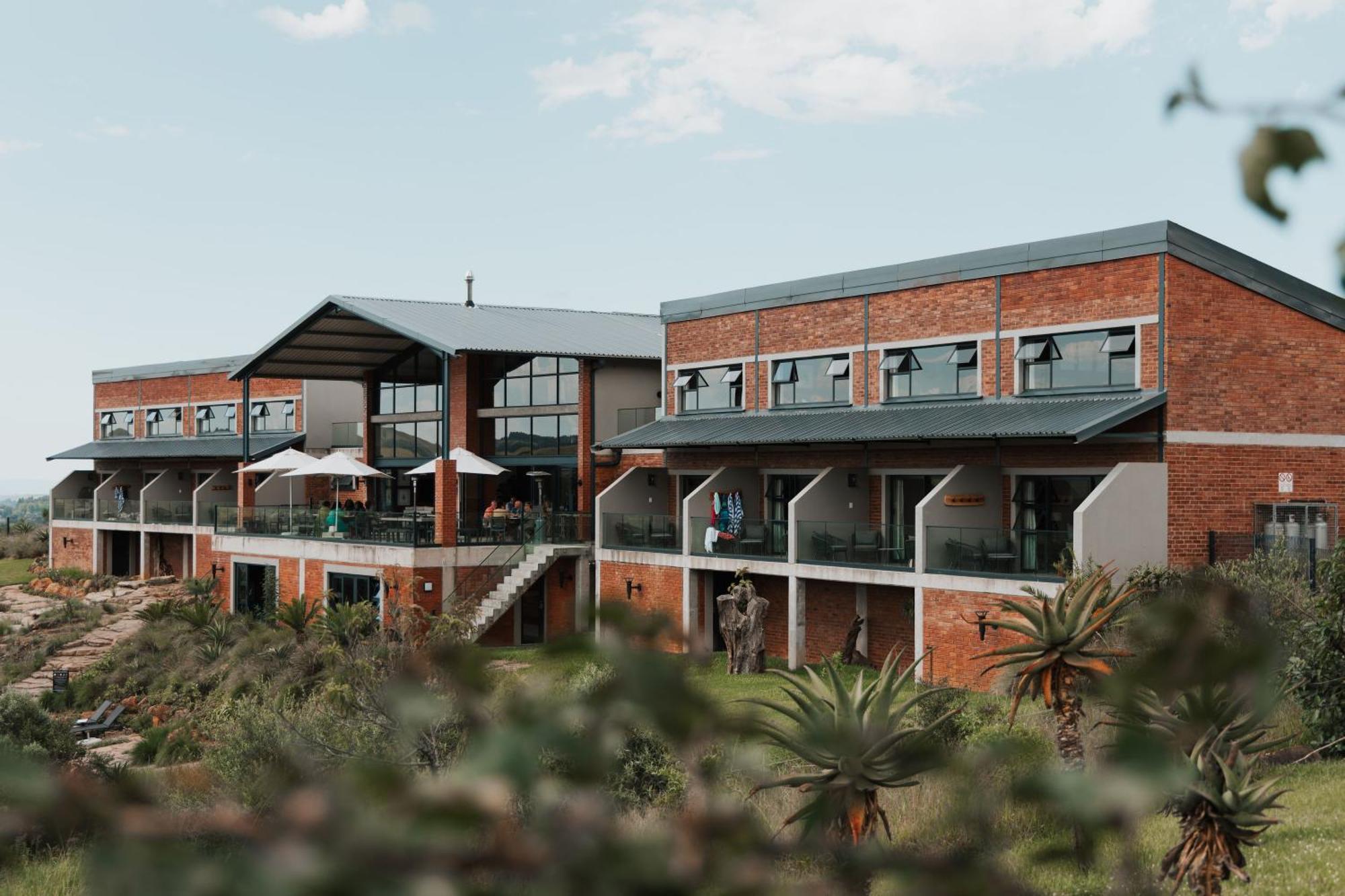 Dragonview Lodge Champagne Valley Bagian luar foto