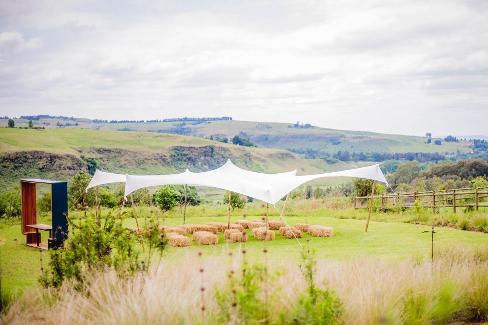 Dragonview Lodge Champagne Valley Bagian luar foto