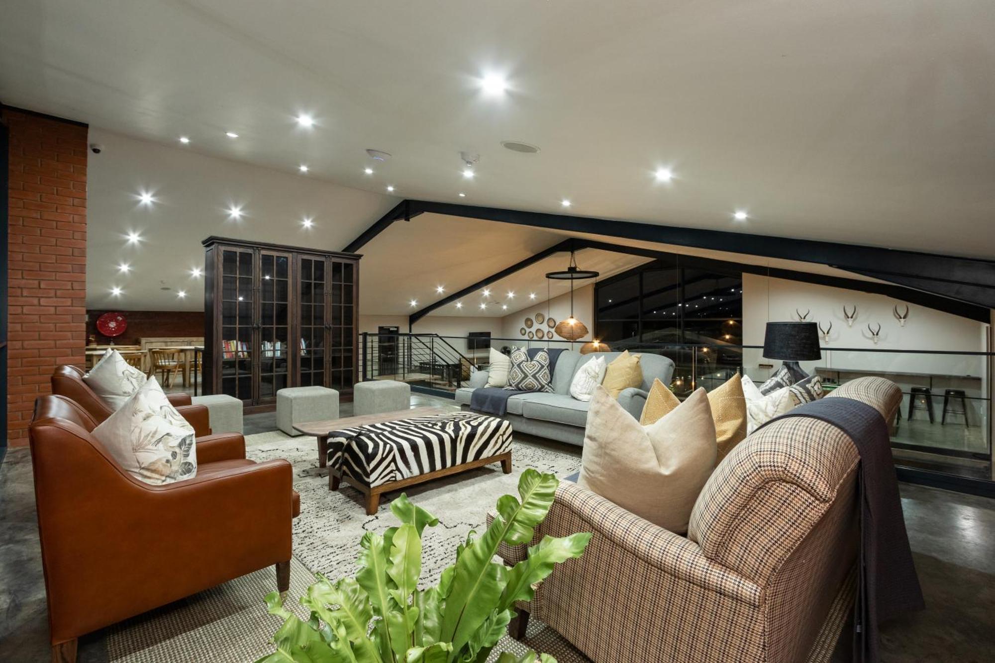 Dragonview Lodge Champagne Valley Bagian luar foto