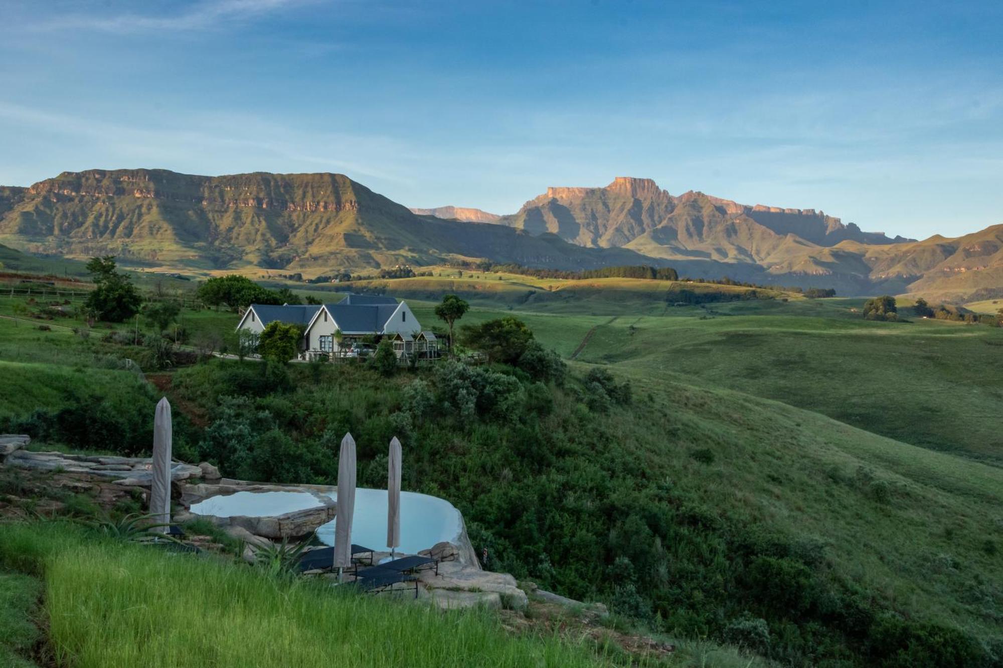 Dragonview Lodge Champagne Valley Bagian luar foto