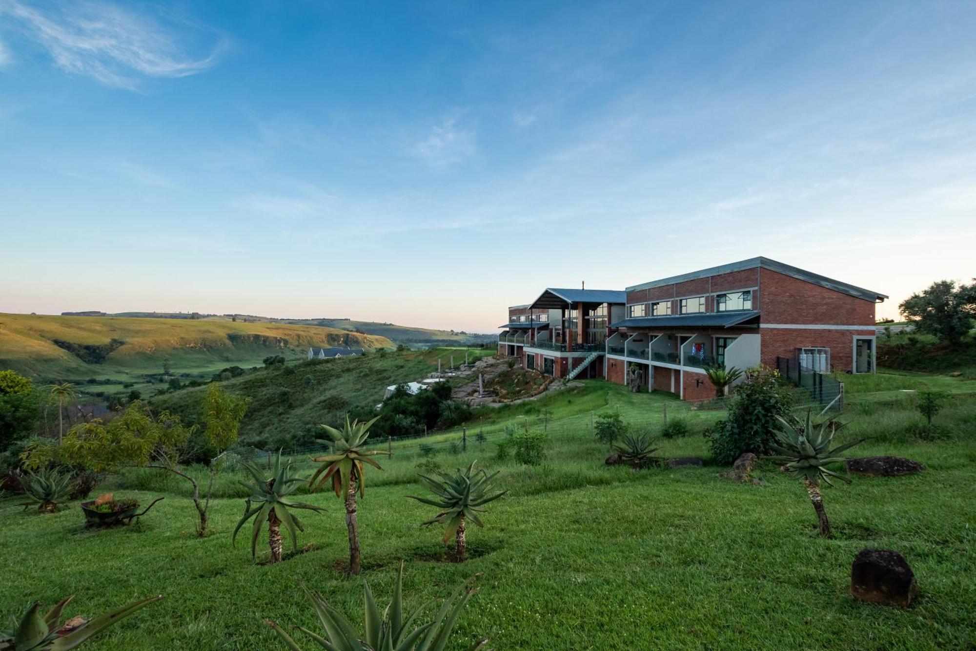 Dragonview Lodge Champagne Valley Bagian luar foto
